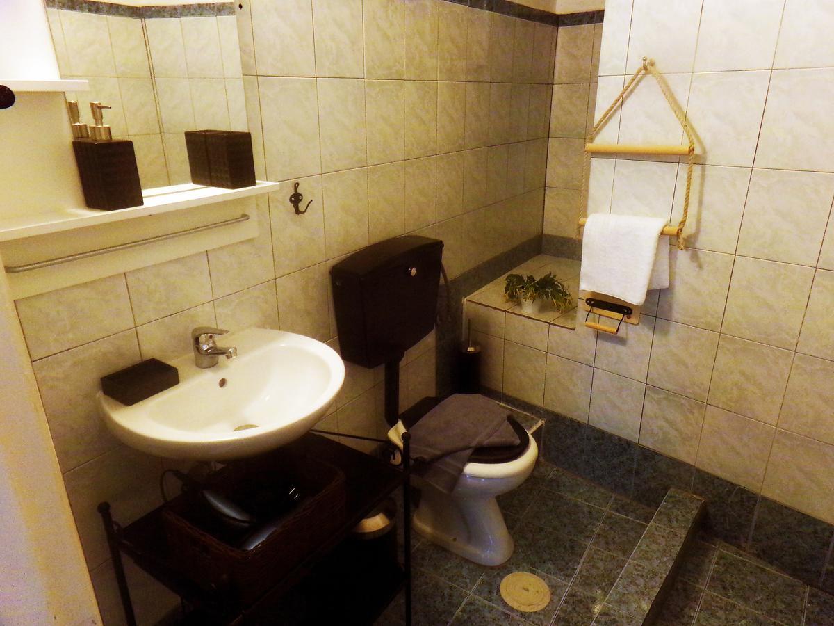 Leia Guest House 埃尔莫波利斯 外观 照片